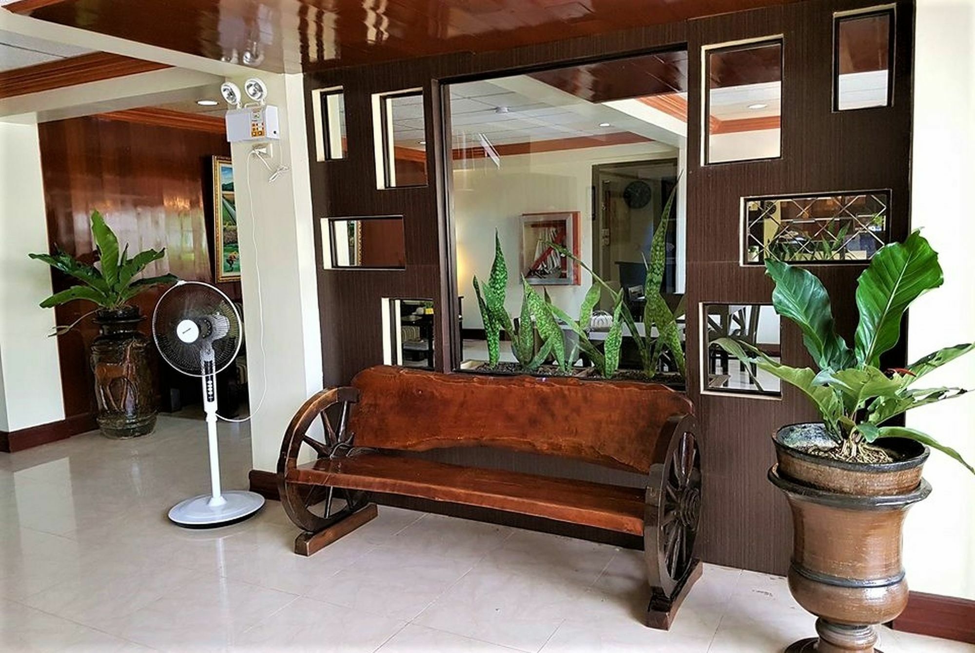 Zen Rooms Vest Grand Suites Bohol Città di Tagbilaran Esterno foto