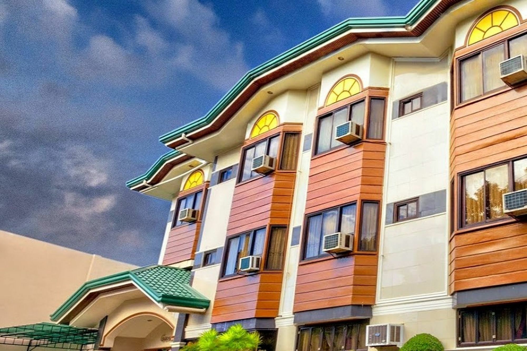 Zen Rooms Vest Grand Suites Bohol Città di Tagbilaran Esterno foto